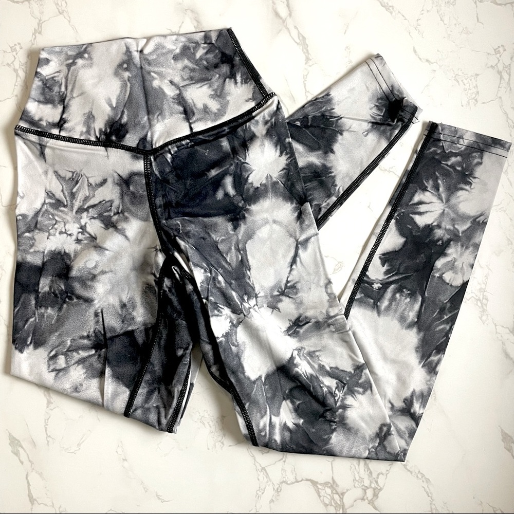 Balance Athletica - Aura Collection Black & White tie dye legging - XS